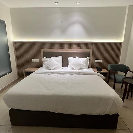 Hotel Celebrations Zirakpur Exterior photo